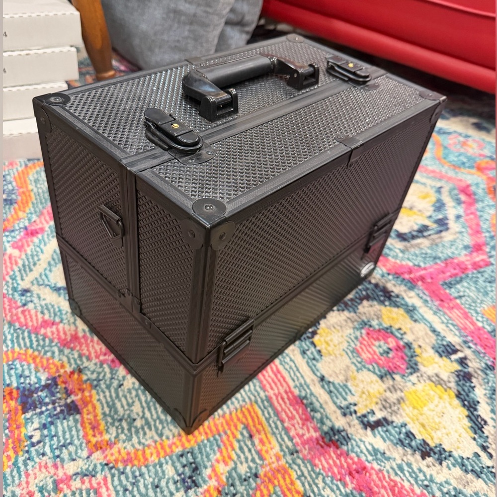 💄Large Black Textured Makeup Train Case 💄